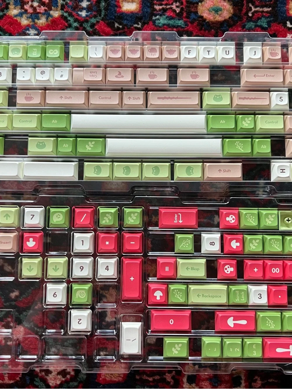 DSA and Yunzii Mechanical Keyboard and Keycap Set - Red, Green, Cream